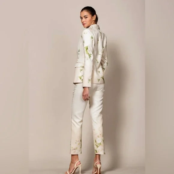 NWT Boutique Chloe Floral Printed Blazer & Straight-Leg Pant Set |Two-Piece Suit - Picture 3 of 10